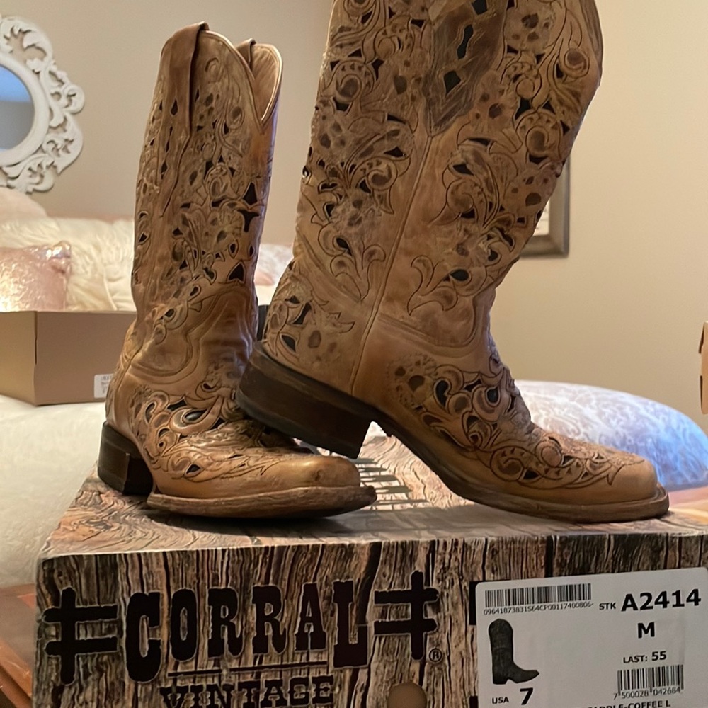 Corral boots tan and coffee